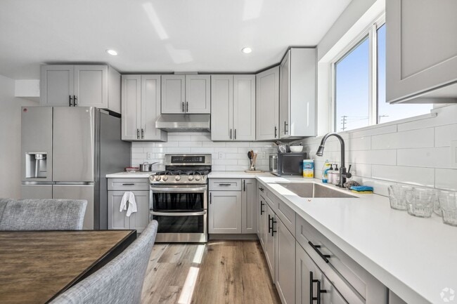 Building Photo - 1252 W 37th St