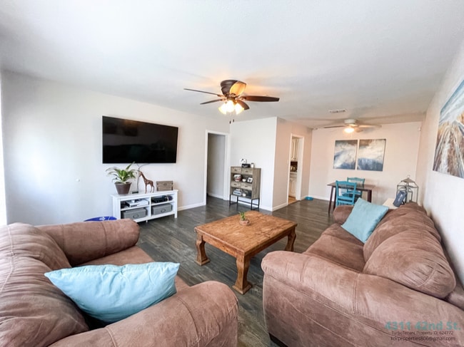 Photo - 4311 42nd St