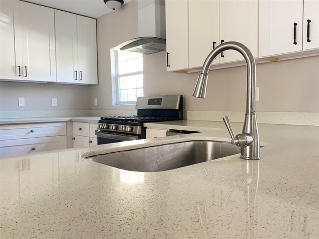 Photo - 410 Woolworth St