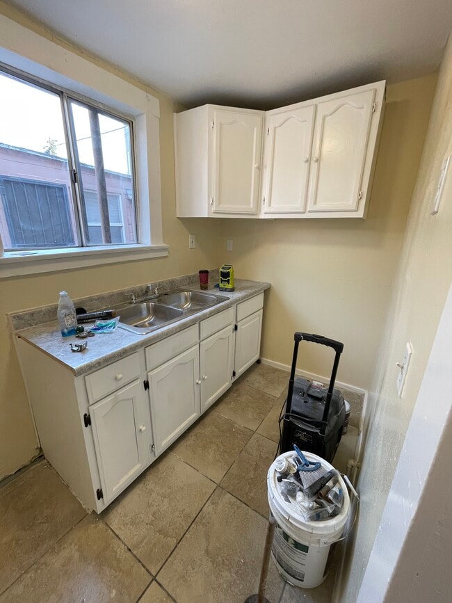 Updated stainless steel sink, faucet, etc. - 1120 S Berendo St Unit 1120.5