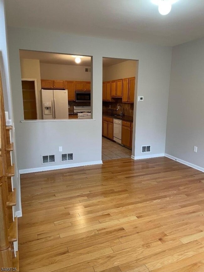 Photo - 301 Pinelli Dr