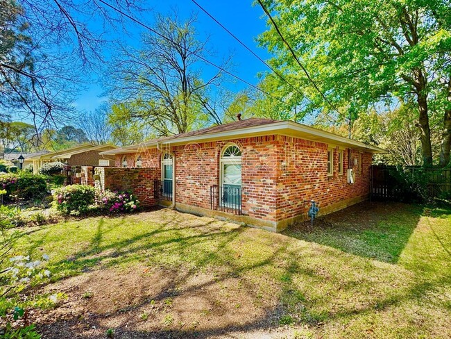 Photo - 329 Northwestern Rd