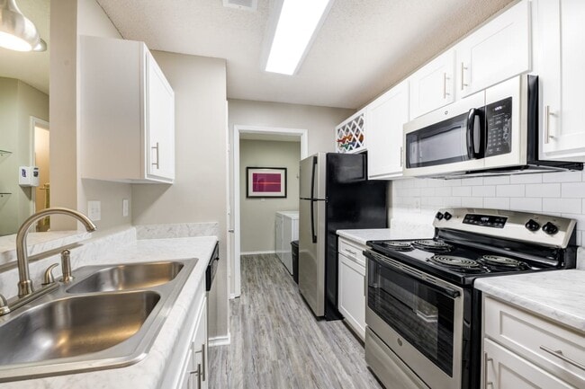 Crestview at Oakleigh Apartments