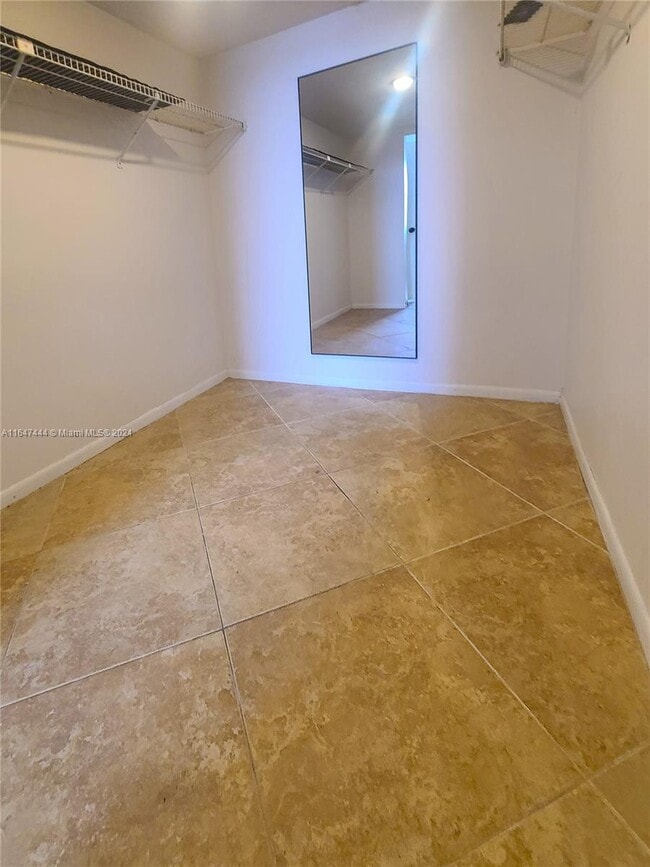 Building Photo - 109 Lake Emerald Dr Unit 209 Rental