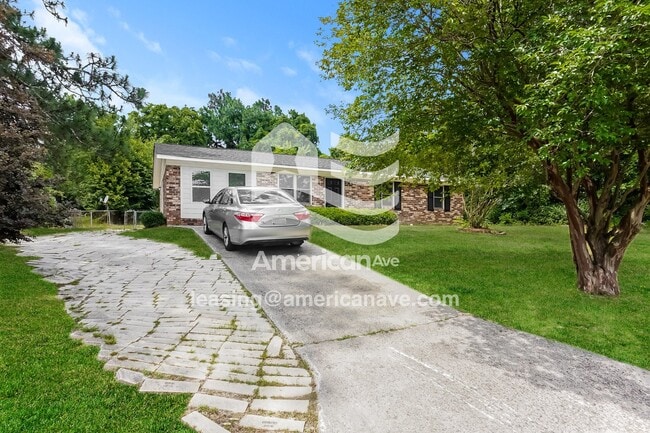 Building Photo - 3429 Kensington Dr S