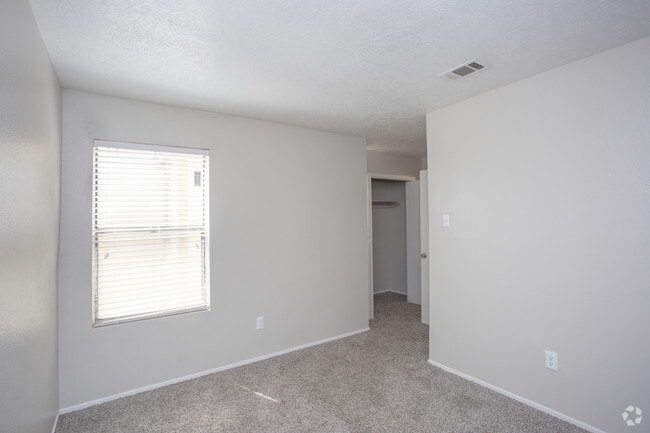 2Bd/2.5 Town Home