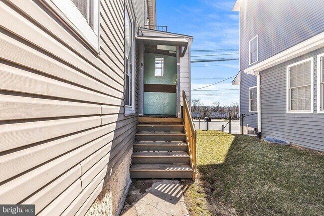 Photo - 1001 W High St