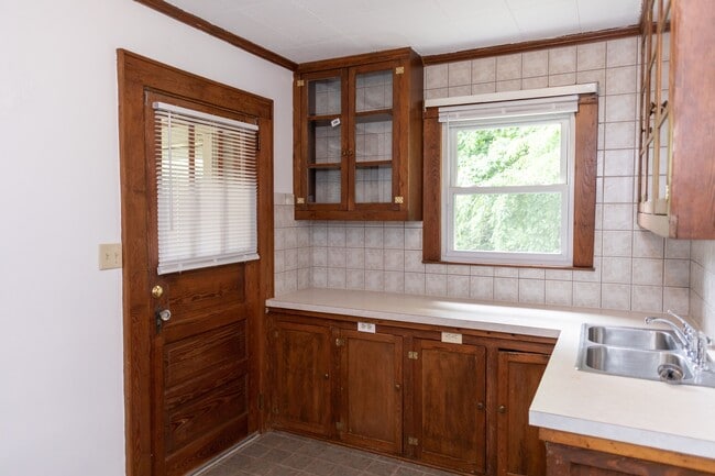 Photo - 751 Harris Ave NW