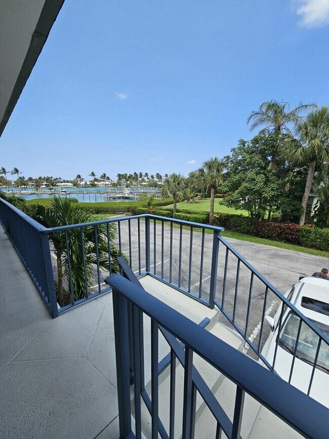 Photo - 755 Saturn St Unidad A205