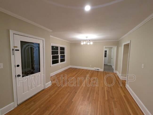 Photo - 1952 Wellbourne Dr NE