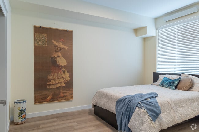 2BR, 1BA - 1007S - Primary Bedroom
