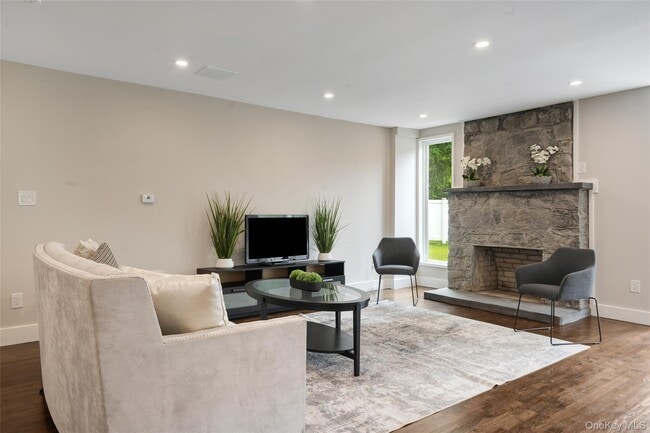 Photo - 390 E Main St