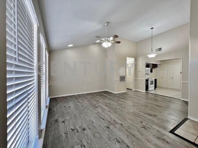 Photo - Cute 2/2 Duplex in Cedar Hill For Rent!