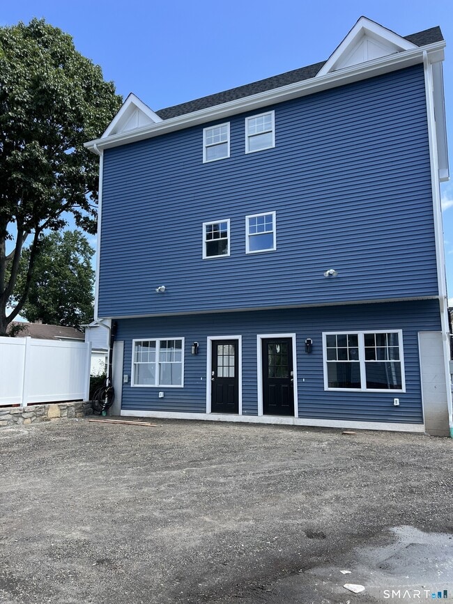 Building Photo - 27 Pearl St Unit 4