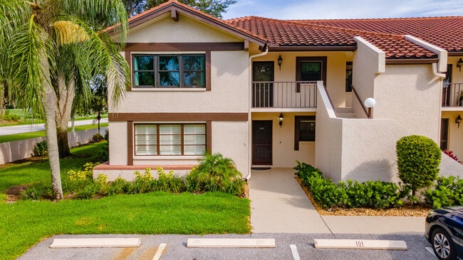Building Photo - 5640 Golf Pointe Dr