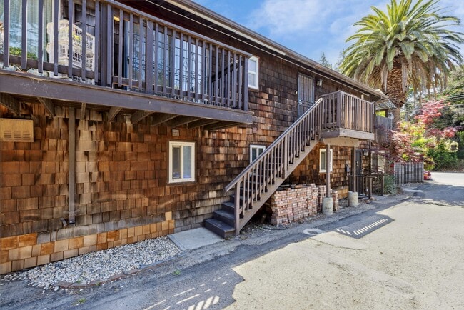 Building Photo - 6630 MacArthur Blvd Rental