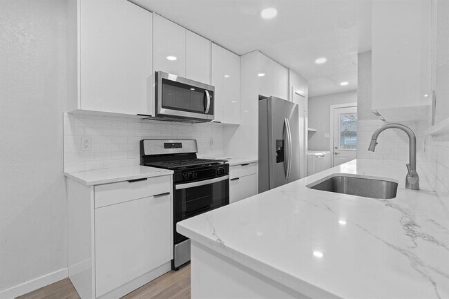 Photo - 16131 Stoneham Cir