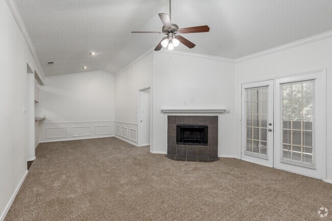 2 habitaciones, 2 baños, 1136 pies cuadrados, área de estar - Creekview