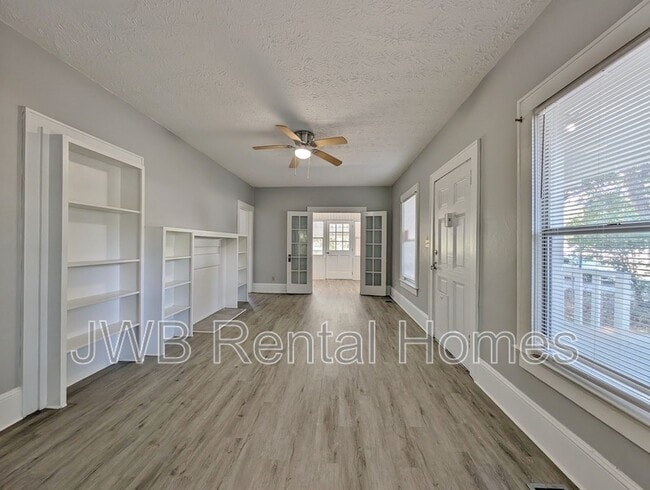Photo - 715 Cove St
