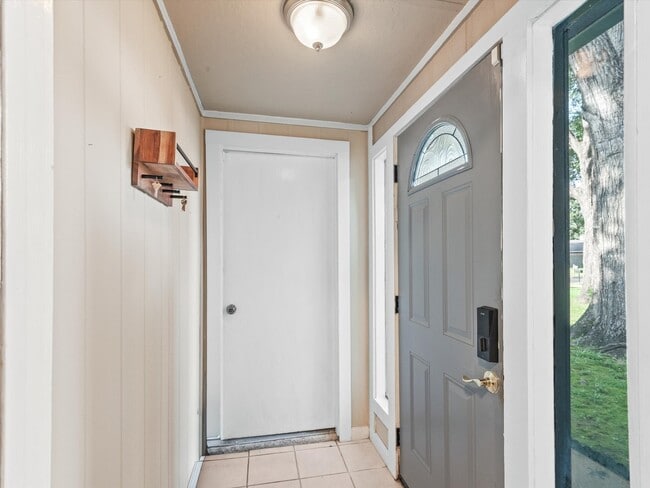 Photo - 9811 Charter Ridge Dr