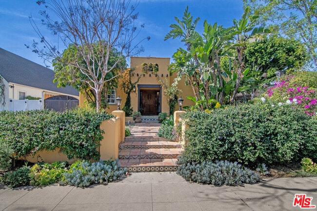 Building Photo - 543 N Las Palmas Ave