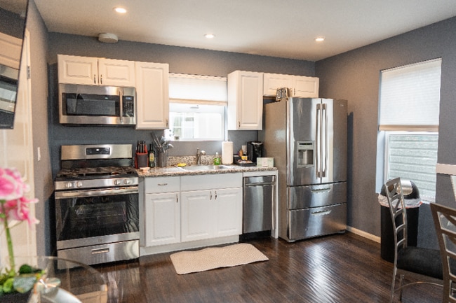 Photo - 5151 Riverton Ave