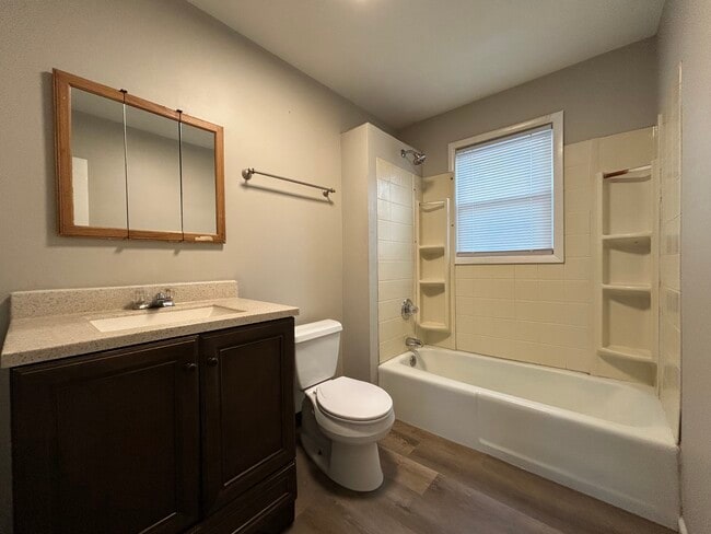 Building Photo - 624 E 24th St Unit 624