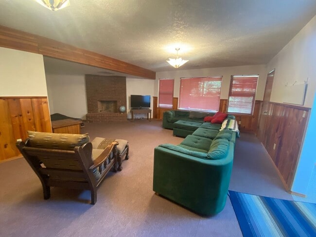 Photo - Octagonal Beach House - Sleeps 10 - MID-TERM