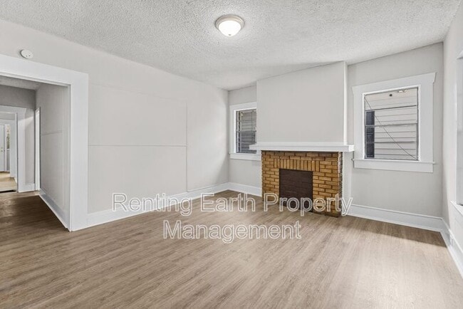 Photo - 1657 Lee Ave SW
