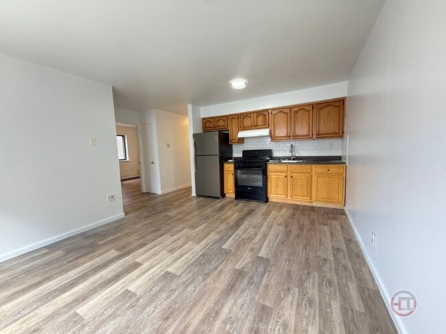 Building Photo - 189 Throgs Neck Blvd