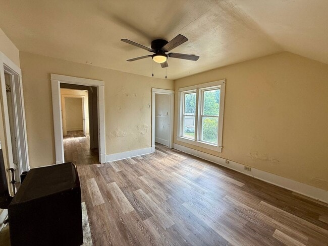 Photo - 325 N 3rd Ave Unit Upper