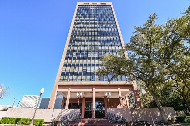 Building Photo - 5150 Hidalgo St Unit 805