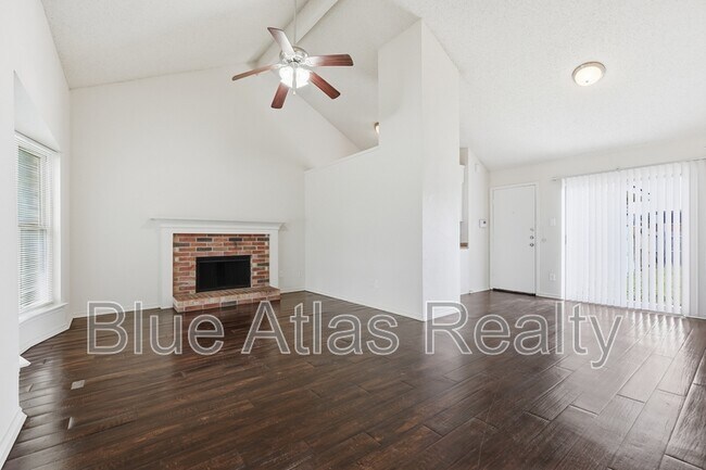 Photo - 1612 Hunterwood Dr
