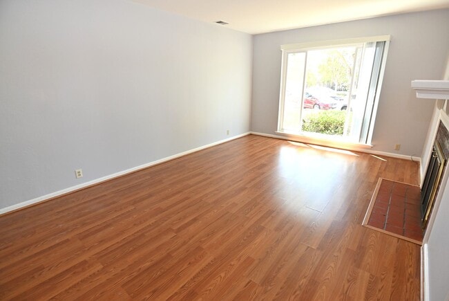 Photo - 2466 Beechwood Ave