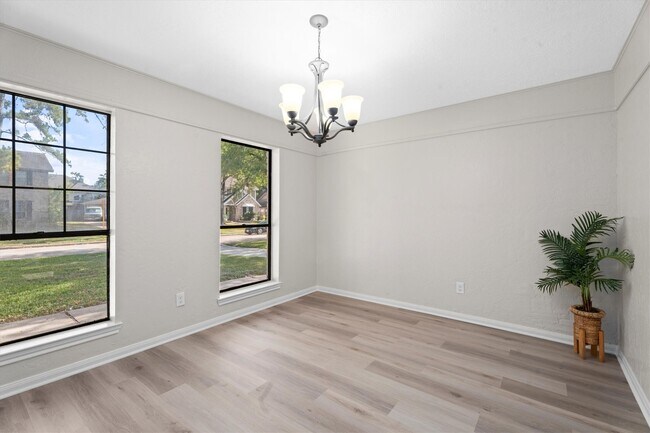 Photo - 16015 Southampton Dr