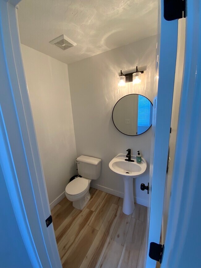 1947 S Columbia Ln Townhome Townhome Rental in Orem UT