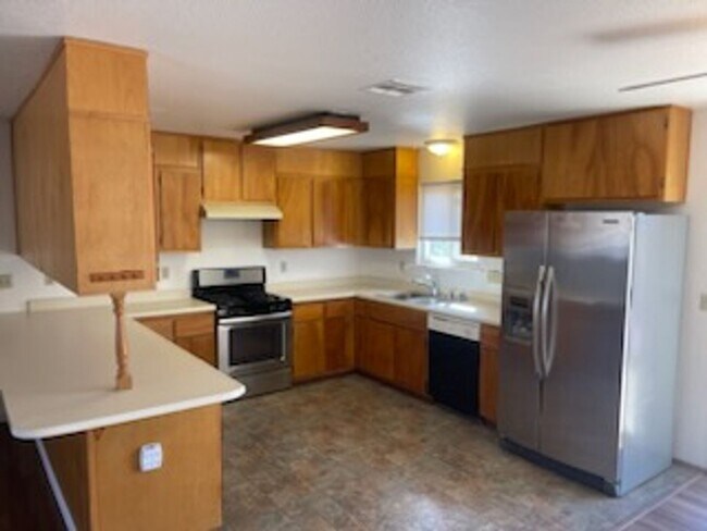 Photo - 3 Bedroom home in beautiful Lake California