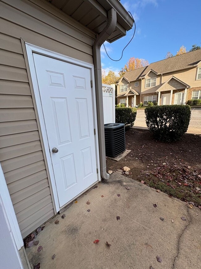 Photo - Cute 2 Bedroom Townhouse Near Furman and C...