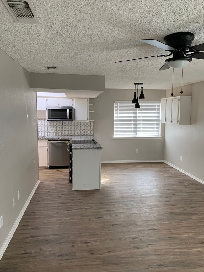 Photo - Newly Renovated Townhome!!