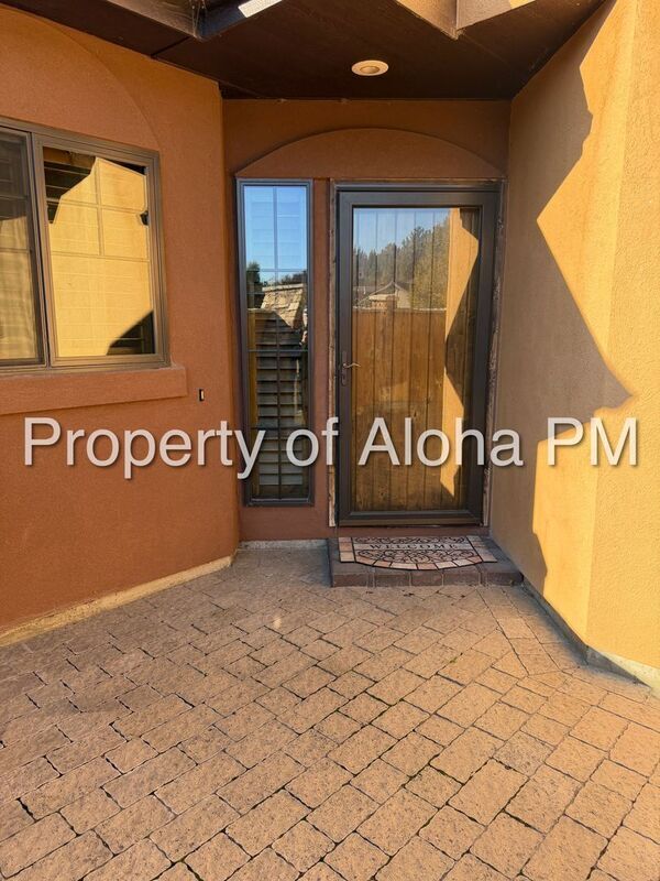 129 E Cholla Hills St