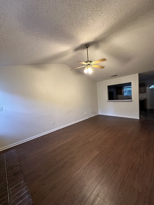 Photo - 104 Glenside Ct