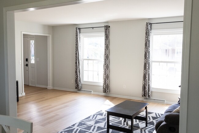 Photo - 3130 Bellshire Way