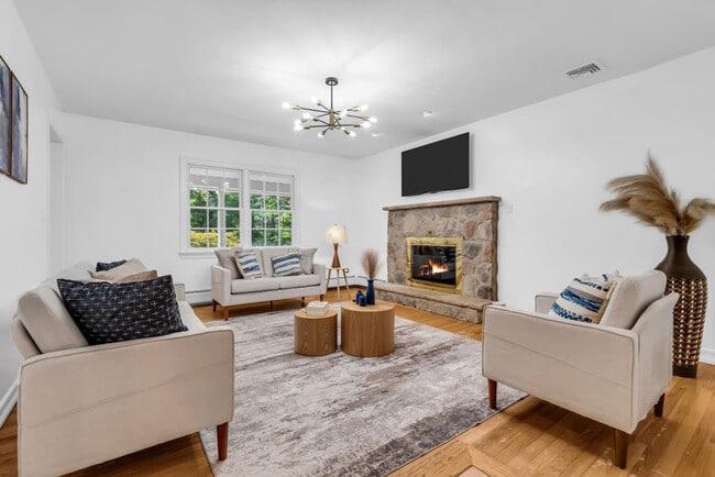 Building Photo - 3 Cherry Ln Unit ID1328118P