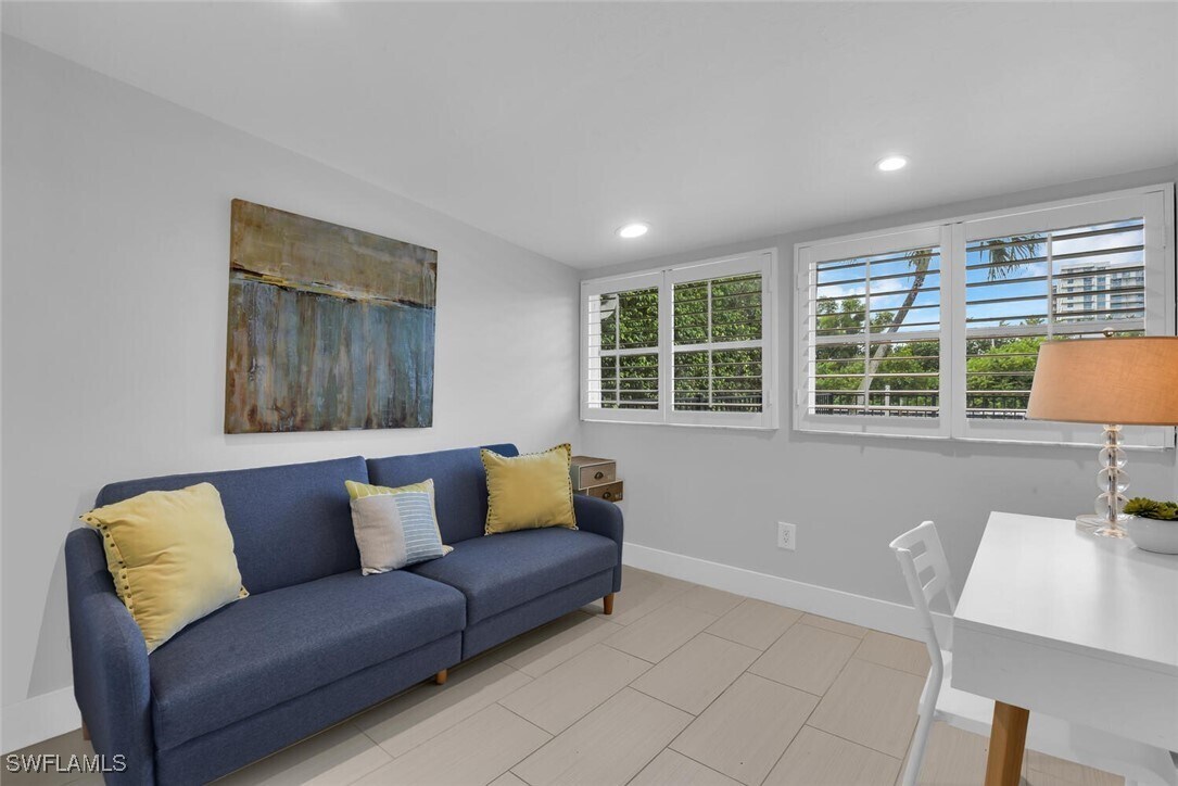 Photo - 2048 Harbor Ln