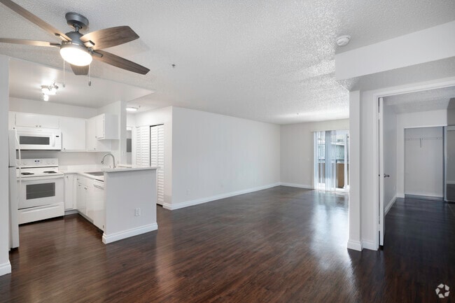 Interior Photo - Vineland Gardens