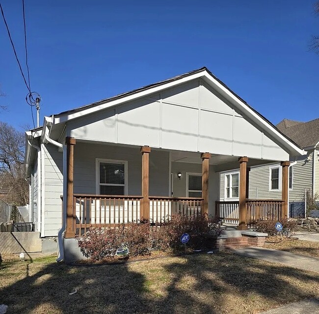 Building Photo - 841 North Ave NW