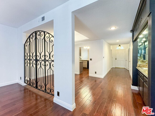 Photo - 4355 Ventura Canyon Ave Unidad 103