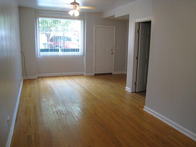 Photo - 1141 W Addison St Unit G