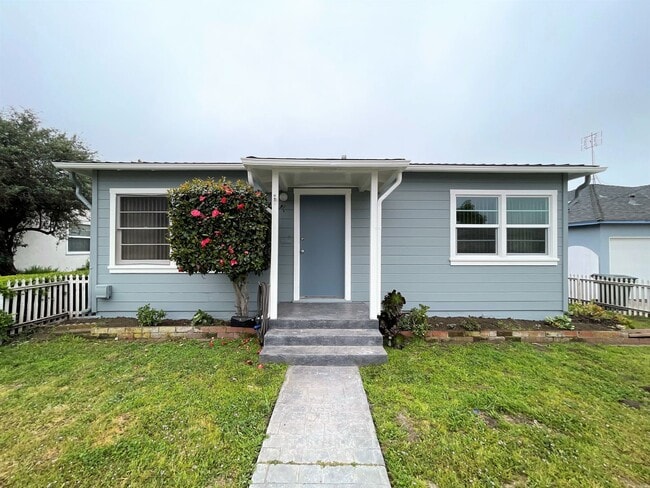Quaint Ventura Home with Large Yard - Quaint Ventura Home with Large Yard