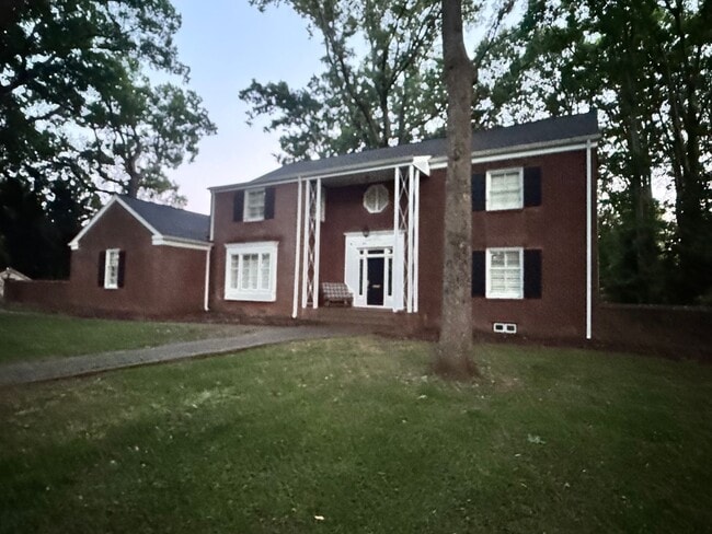 Photo - 906 Crescent Cir